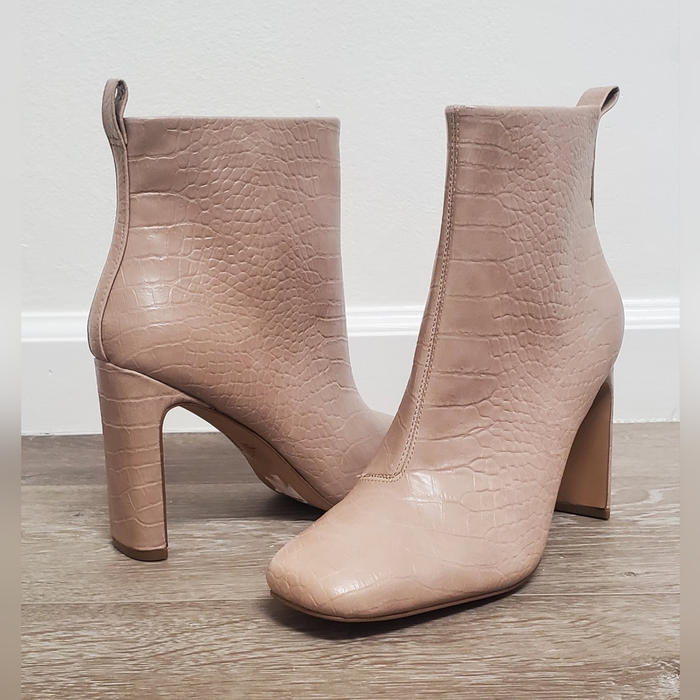 EXPRESS Nude/Beige Booties Size 6.5